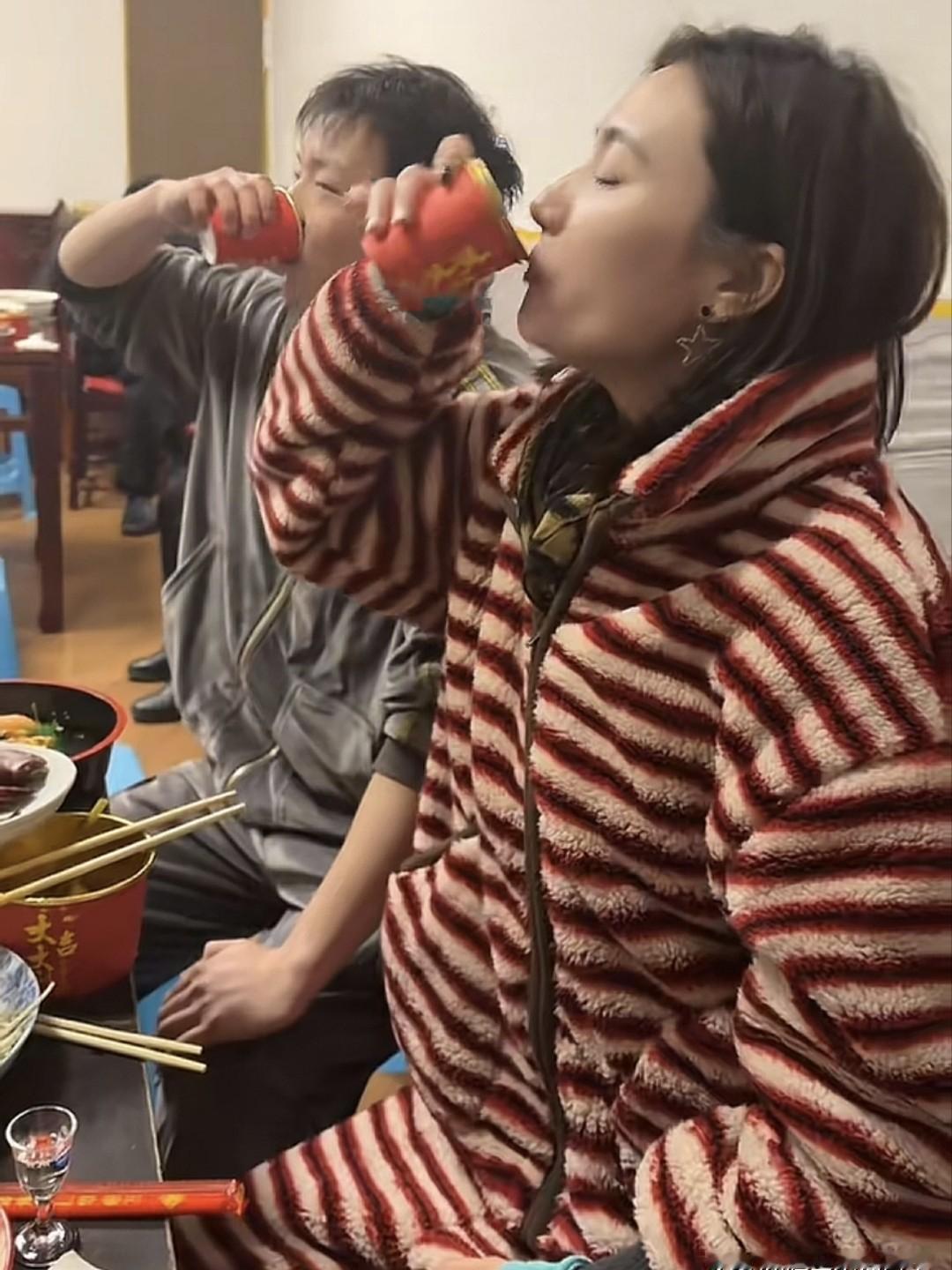 全网都在喊李亚鹏把海哈金喜追回来，不是没道理的。
他亲口说过，当年欠债几千万，身