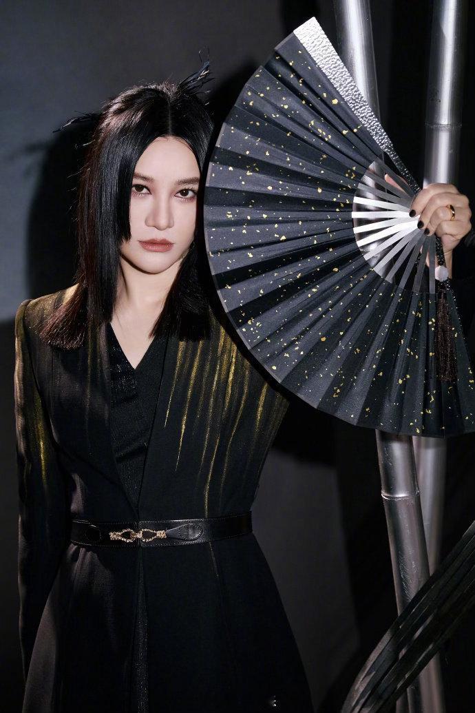 尚雯婕王濛在厕所开嗓谢娜上厕所遇到尚雯婕王濛开嗓 尚雯婕是真的在认真教，王濛也是