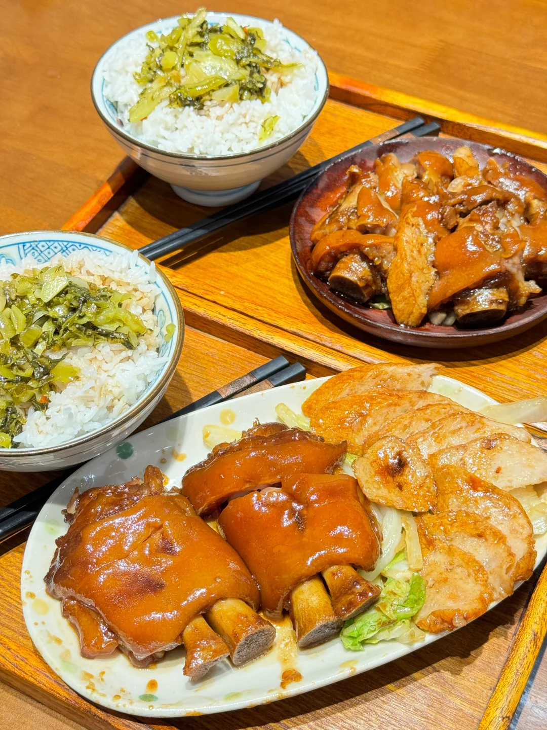 泪水打湿猪脚饭，发誓要挣一百万