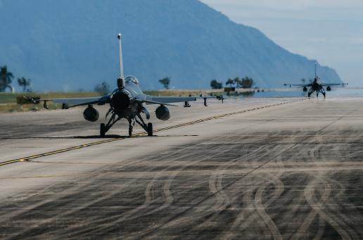 台军F-16战机失事 赖清德、柯文哲发声
一架隶属台空军花莲基地、编号6700的