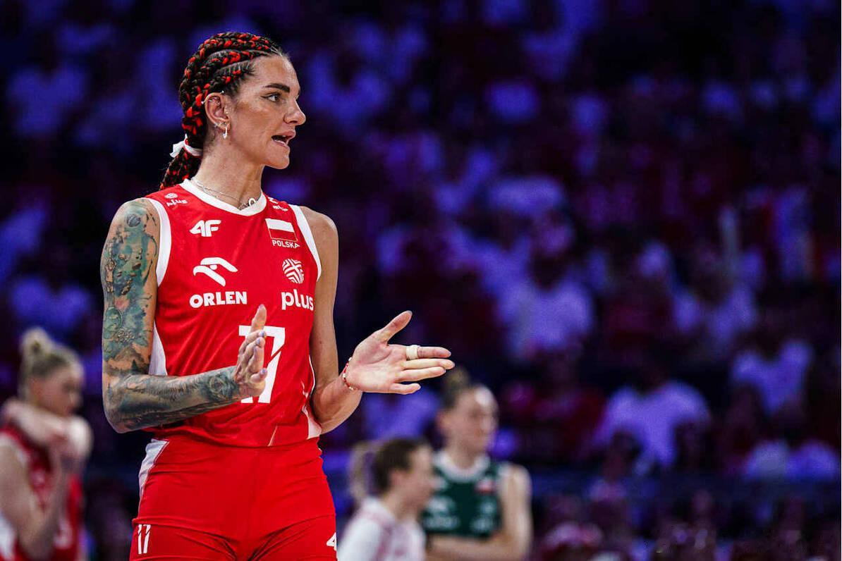 排球 🔵 波兰国手接应马尔维娜·斯马泽克新的赛季将加盟伊尔银行队；待官宣。 