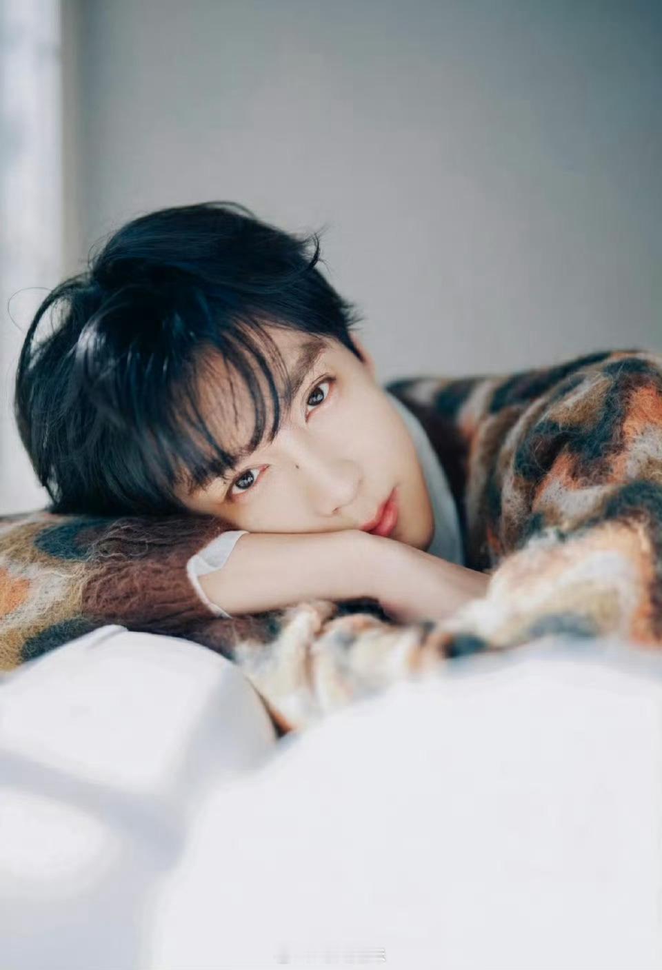 田栩宁情人节营业大片，好温柔的造型，完全是男友风，和柠檬水一起过情人节啦！