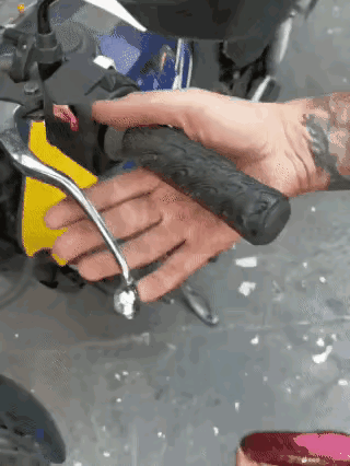 小偷:不把你车偷了对不起我的智商[捂脸][捂脸][捂脸]