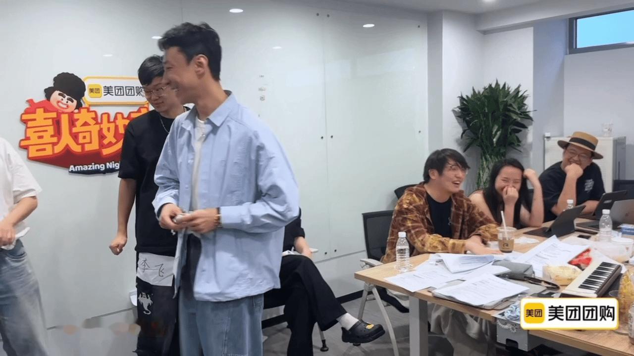 张维伊左凌峰玩梗还得是亲队友左凌峰的段子水平真的令人惊叹，字字珠玑，每一句吐槽都