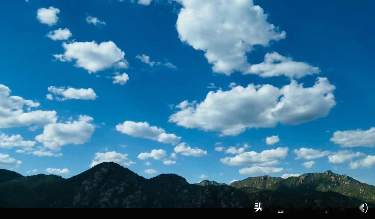 秋日生活打卡季今天天气温度很低了，达到17度左右，早上都要穿上外套了。不穿很冷的