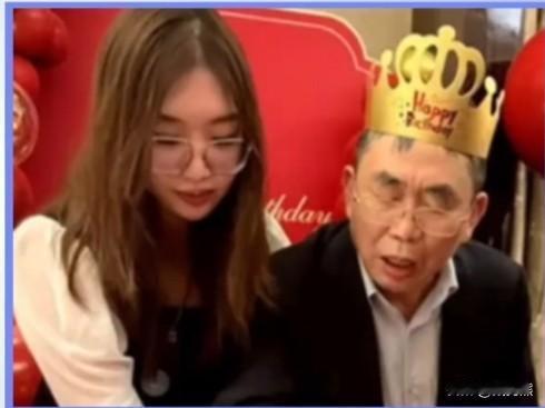 聂云菲22岁，是聂卫平与第三任妻子兰莉娅生的女儿，人长的漂亮很像妈妈，她的笑容更