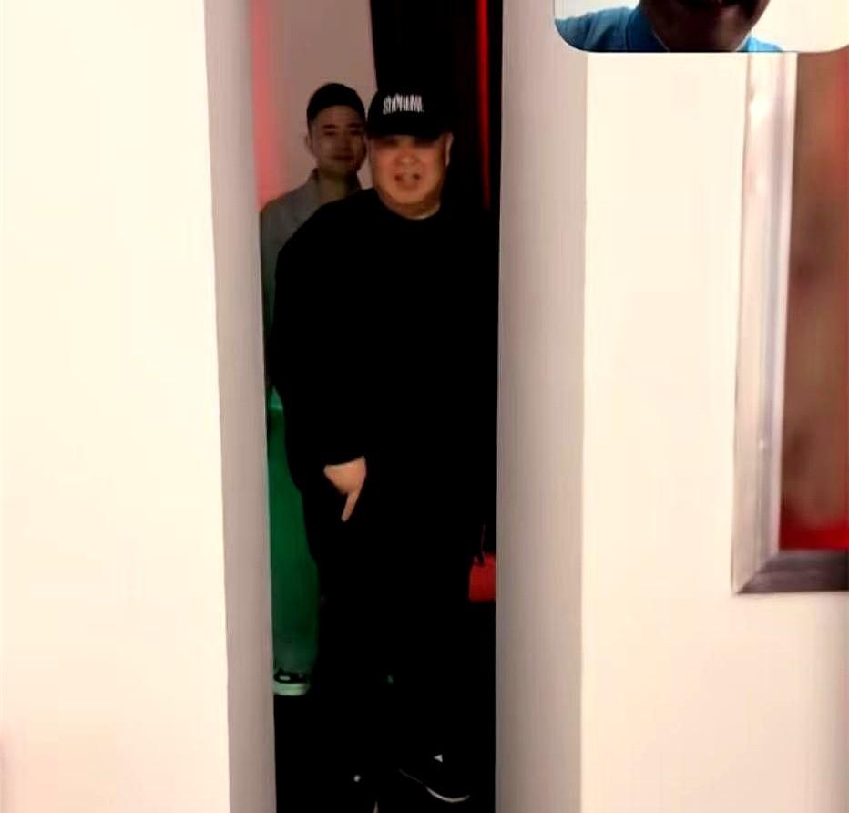 孙越这气场，真是绝了！

德云社后台，周九良跟曹鹤阳俩人合计着“坑”一下孙越。他