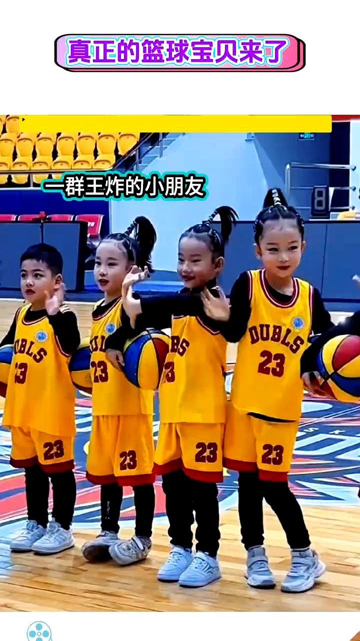 一个掉球失误，竟被央视点名表扬，获赞百万。
 
WCBA中场，一个小豆丁手滑，篮