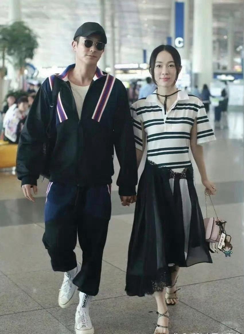 我本以为霍思燕的衣服破了，结果发现那是设计的一部分 