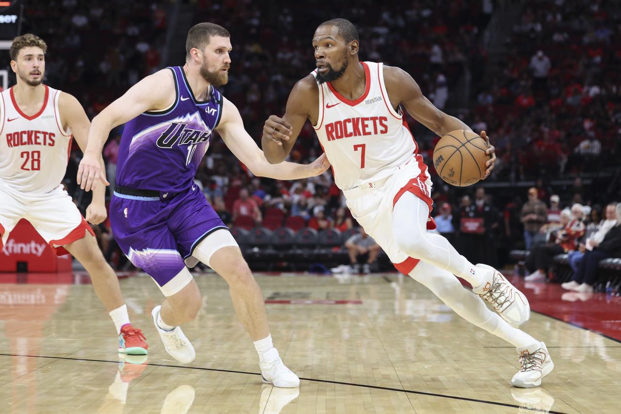 前NBA球员蒂格就建议火箭队应该交易申京或阿门汤普森中的一人换来另一位明星球员。