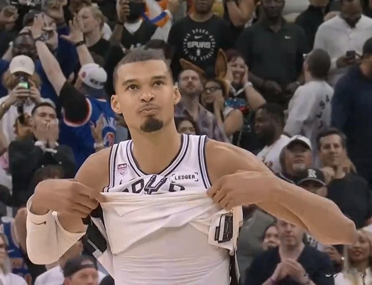 nba总决赛G2文和尚绝杀球不进尼克斯105:104马刺，大比分2:0领先回到主