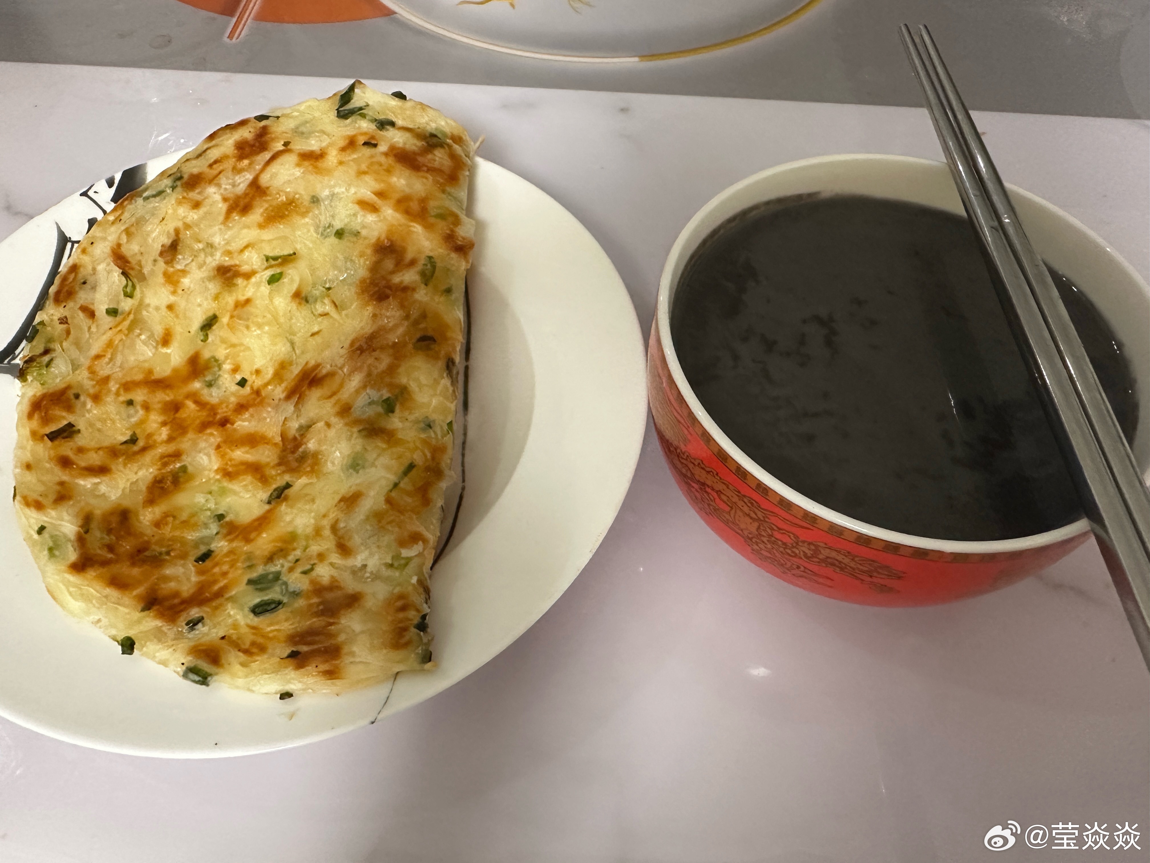 🍀肉眼看世界，全是名利🍀早餐手抓饼+黑芝麻糊今天的黑芝麻糊好评香港涉黑头目和