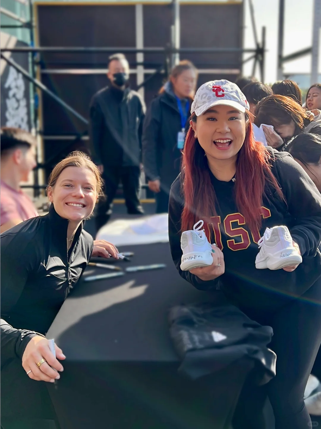 Lora & Laura 🇨🇳🇭🇺 鞋上有两个CF第一👟