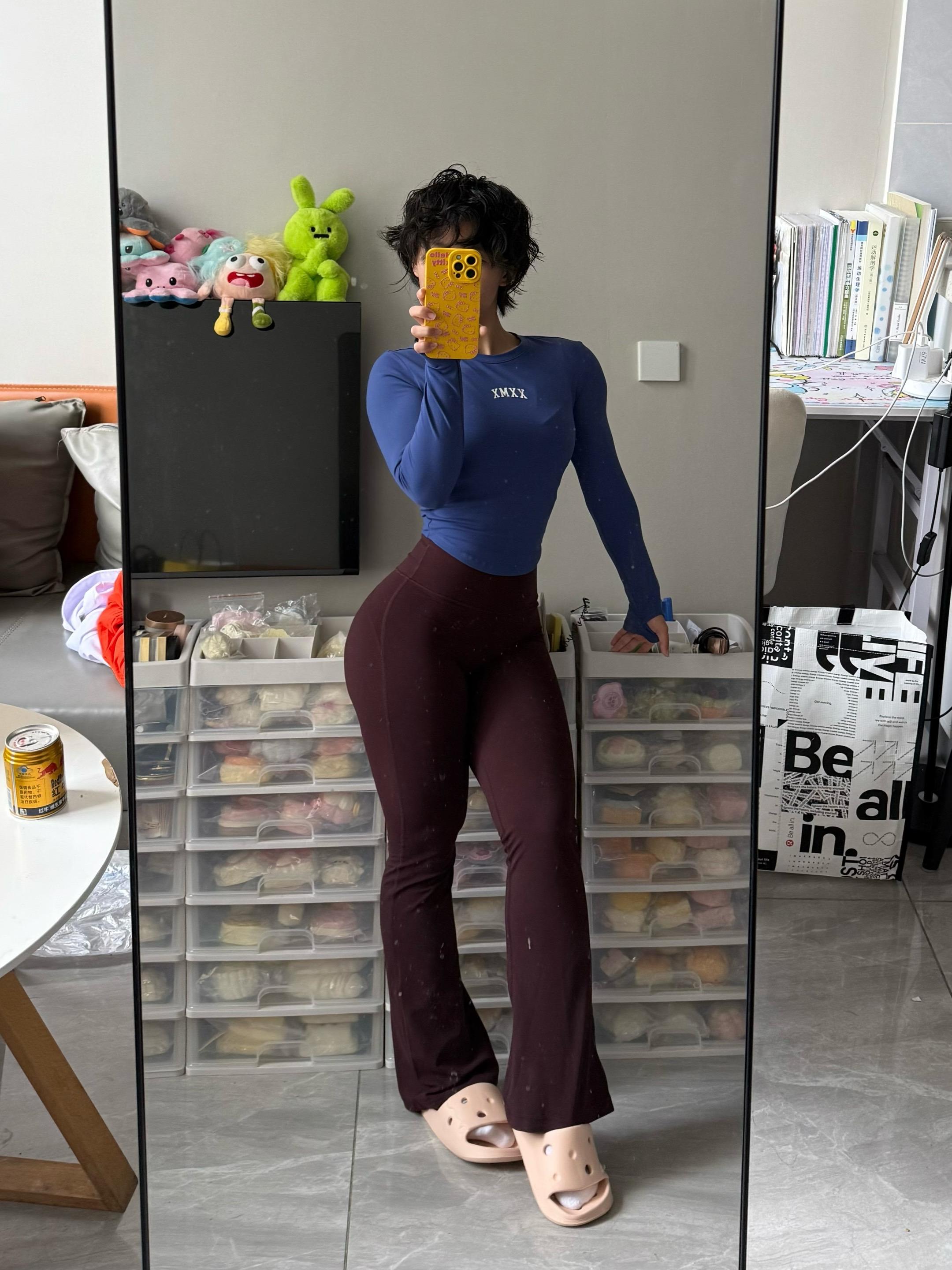 我将每天穿不同的漂亮训练服激励自己减脂。