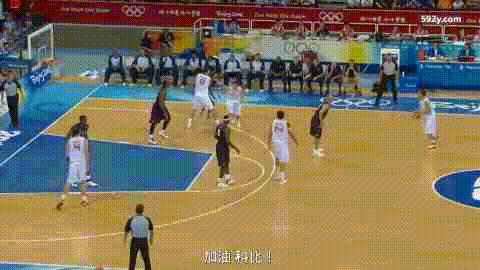 2008年北京奥运会西班牙对阵美国队，开局发生了一件趣事：科比为了不让队内其他人