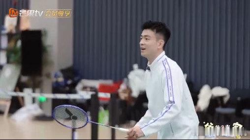郑思维仅靠左手秒杀萨琪拉爸爸当家的聚会开播 萨琪拉赛前又是挑搭档又是想串通放水，