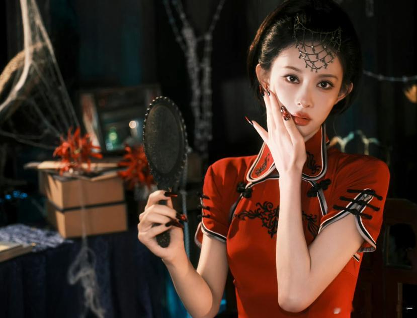 关晓彤吃瓜看孟子义双11疯狂好六夜关晓彤躲在柱子后看孟子义的场面真是太有意思了！