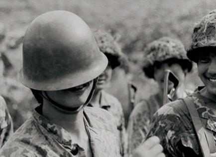 父亲胃癌晚期，躺在床上等死。母亲一身病。媳妇抱着四个月大的娃。部队来了任务：上老