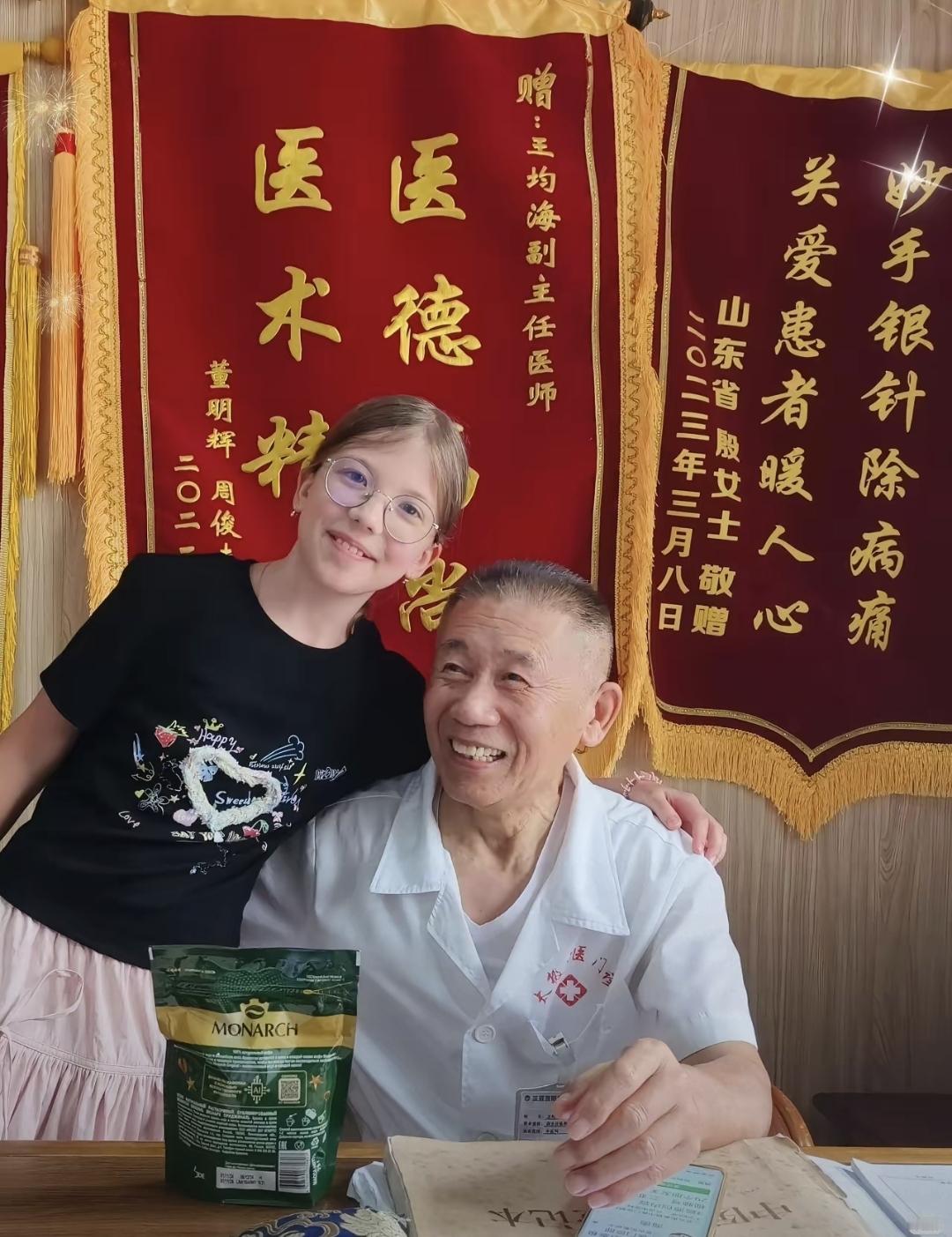 最近刷到好几个视频：英国姑娘胃疼两年，来中国13天搞定，还晒账单说值；爱尔兰小伙