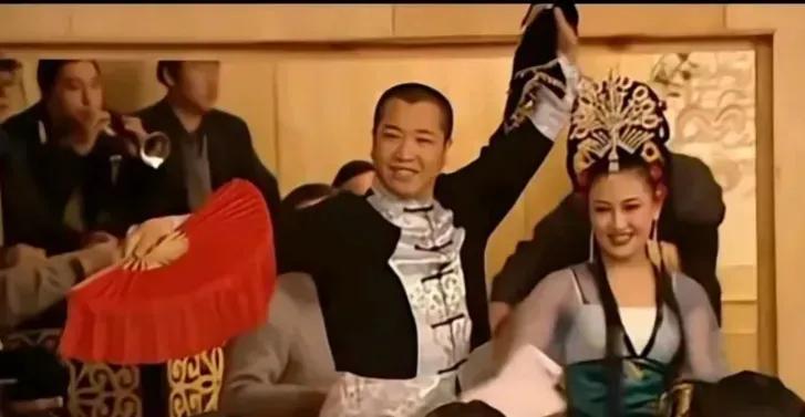 没想到”象牙山小诸葛“年轻时还是蛮帅的，那时候的他也算得上是一表人才、玉树临风了