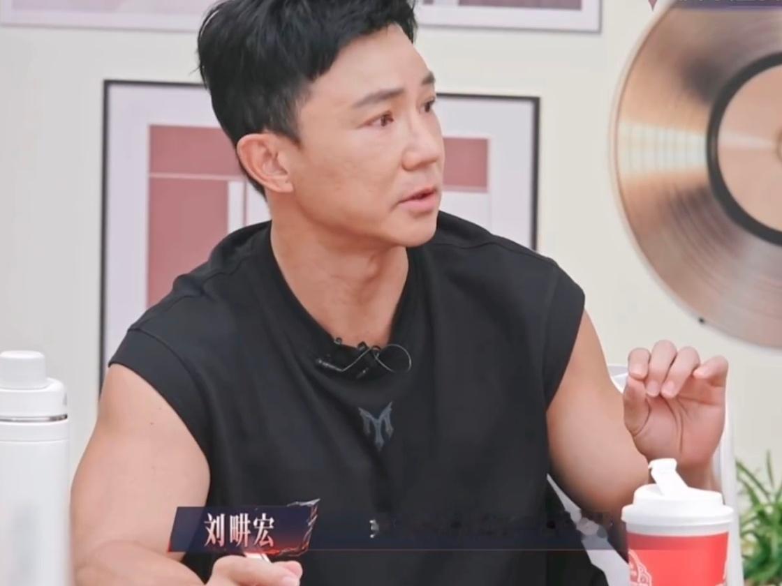 刘畊宏被王传君感动哭王传君这组的小片有团魂。刘畊宏都给感动哭了。原来米卡也是自己