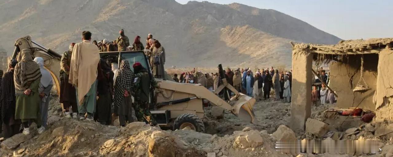 阿富汗与巴基斯坦战火再起。
阿富汗发言人在平台上表示：打死约40名巴基斯坦军人。