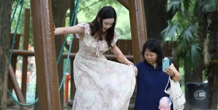 奥运冠军张家齐亮相综艺《我家那闺女》后发长文：妈妈，我不想永远只被安排着走——我