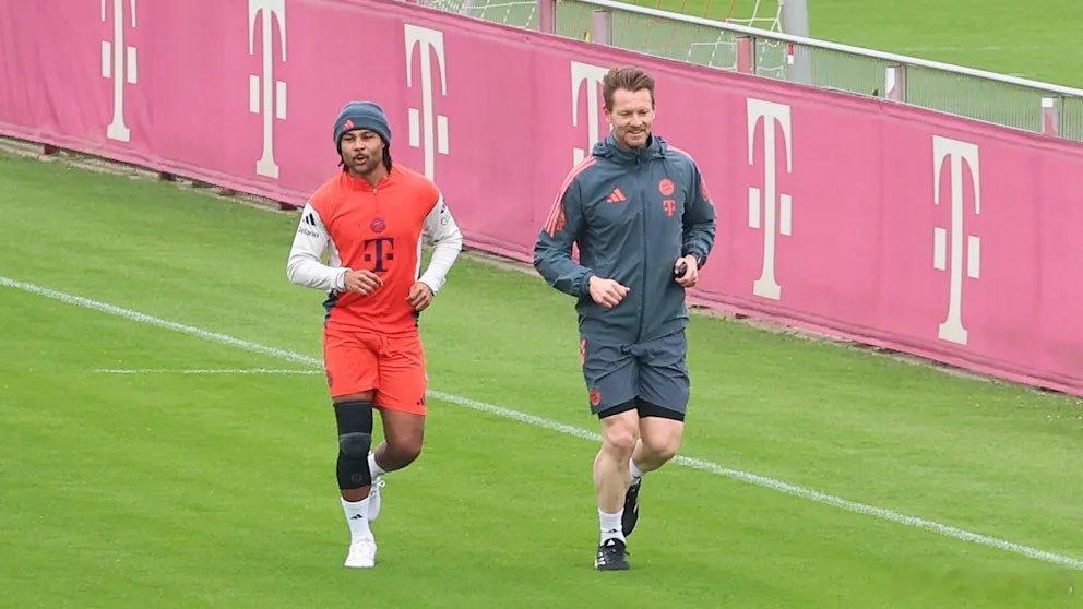 🚨缺席聖保羅比賽的塞爾吉·格納佈里於週日膝蓋纏繞繃帶進行訓練。🎙️馬克斯·埃