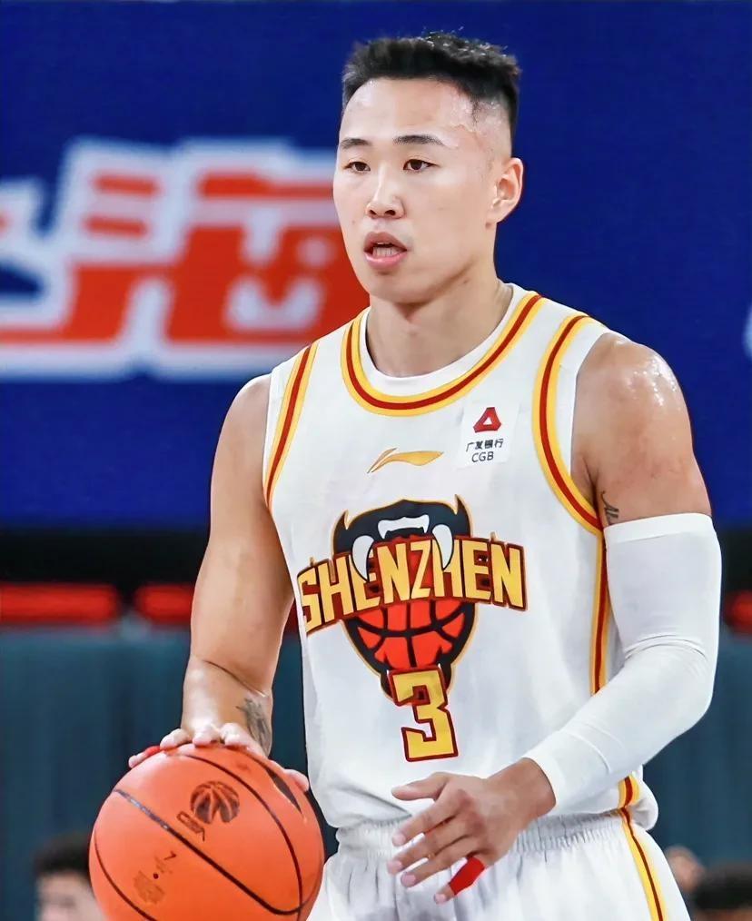 还得加强训练啊！到了9月13日，有几位CBA球员在体测中未能通过。
首先是贺希宁
