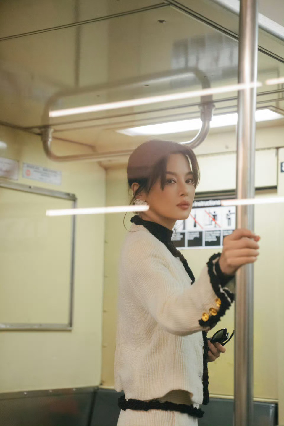 冬日城市 在站台间定格辛芷蕾 