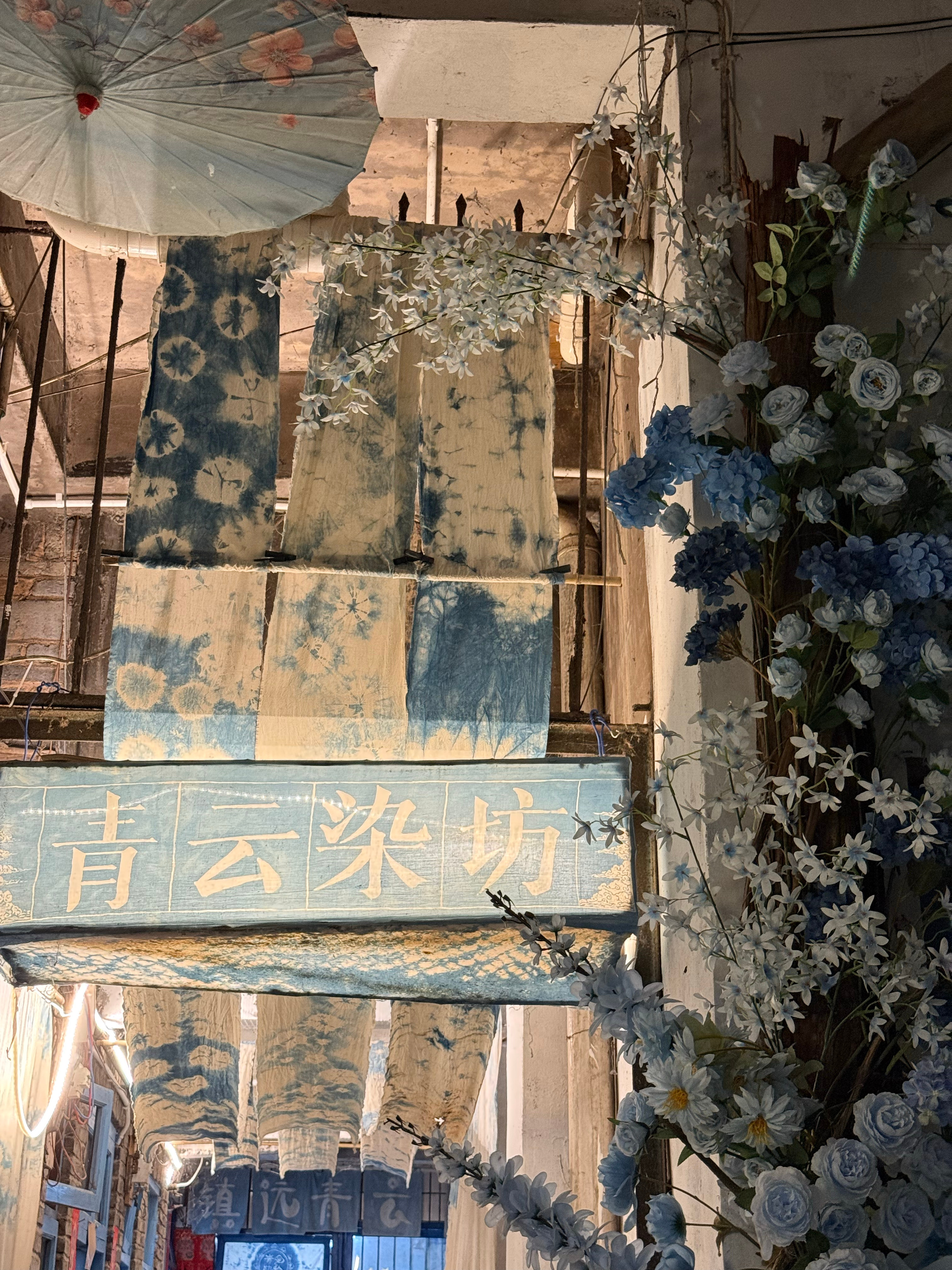 小朋友想做扎染 搜到这边也有手工制作扎染的就来啦在一个巷子里 需要导航巷子里都是