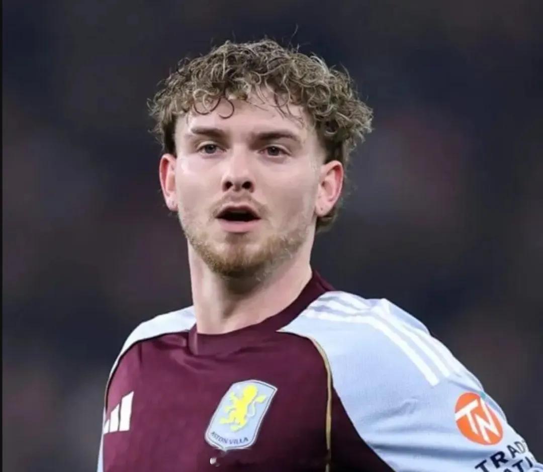 埃梅里在新闻发布会上谈到了埃利奥特的情况。维拉主帅表示：“埃利奥特可以帮助球队，