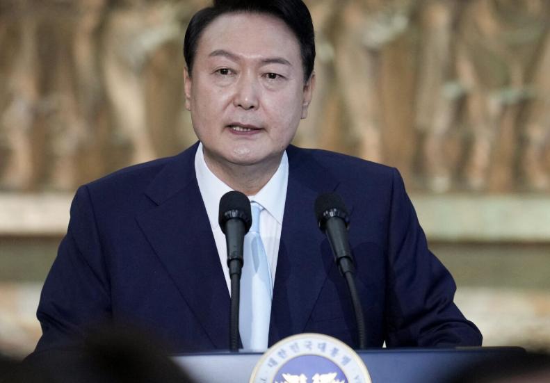 检察长建议判处死刑后，尹锡悦笑得很不寻常，李在明或许该小心了
尹锡悦自认为底牌还