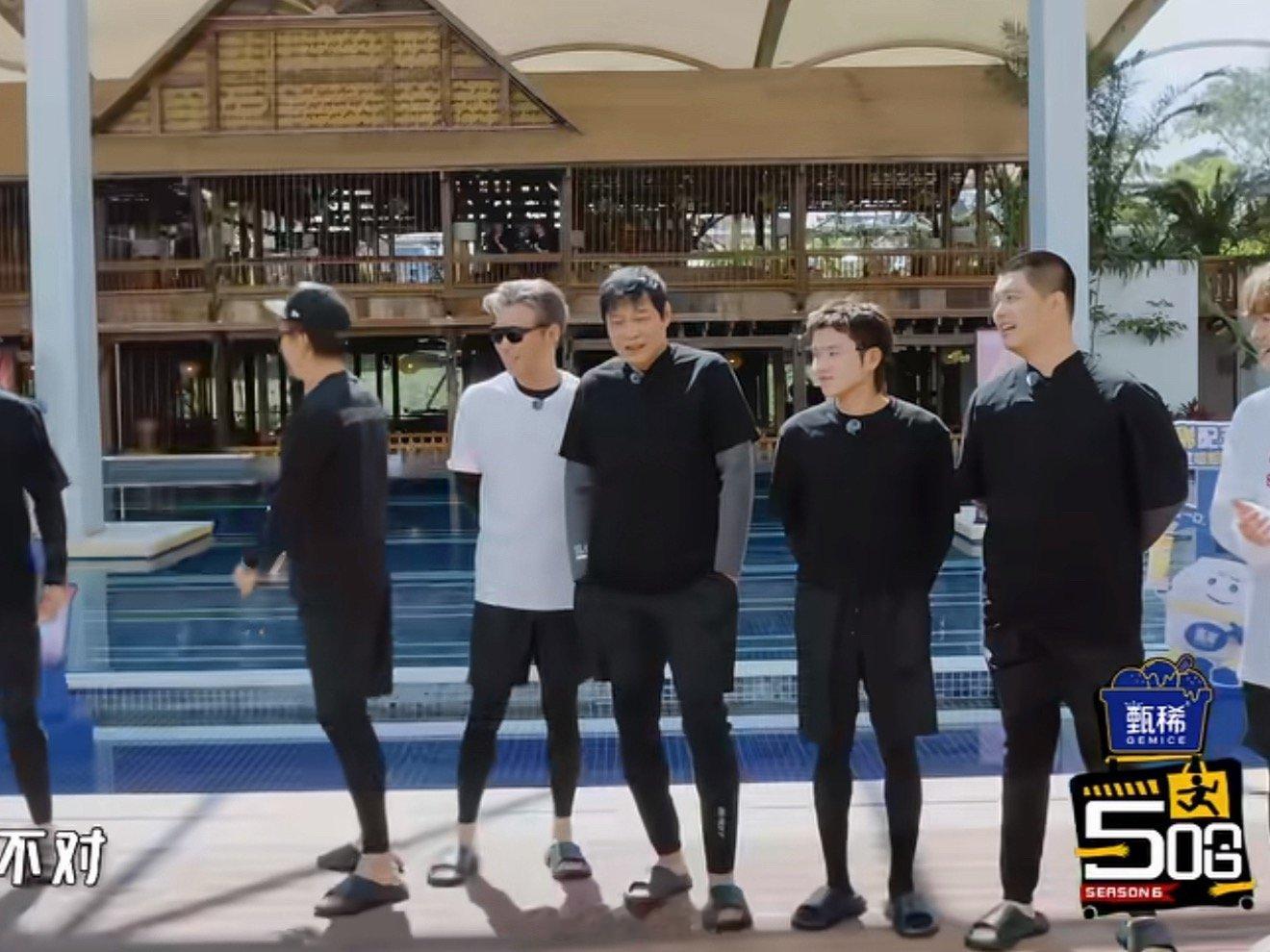 邓超在五哈没苦硬吃 邓超在《五哈》的新一期节目中，居然自己愿意主动下水，超哥这个