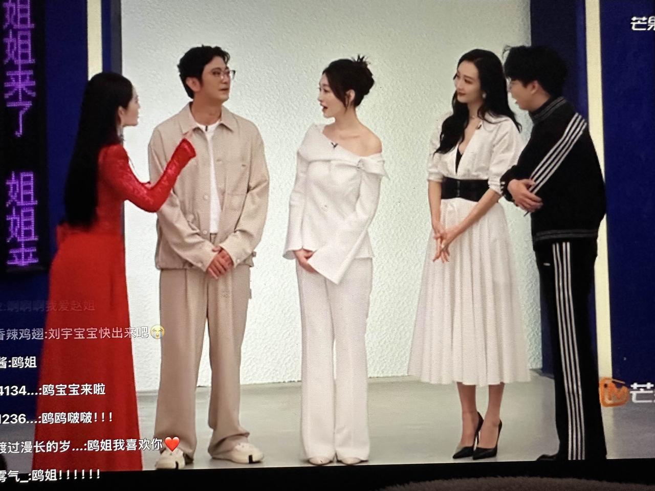 乘风直播节奏好慢！
从晚上七点一直到现在，快看吐了🤮。
浪姐初见面的直播好吵，