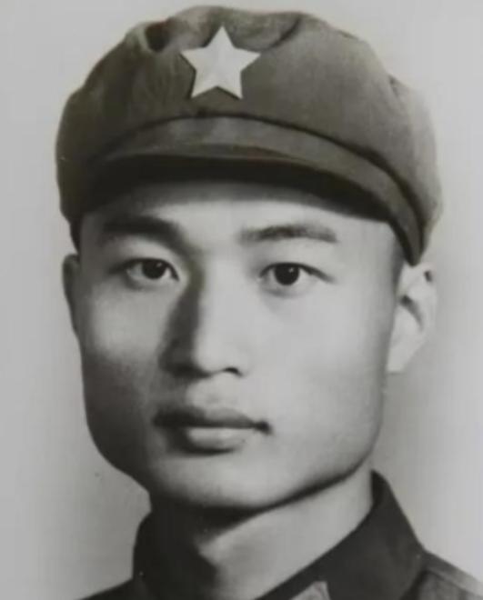 1951年，志愿军飞行员刘玉堤驾机返航，低头一看吓了一跳，身下竟黑压压一片，盘旋