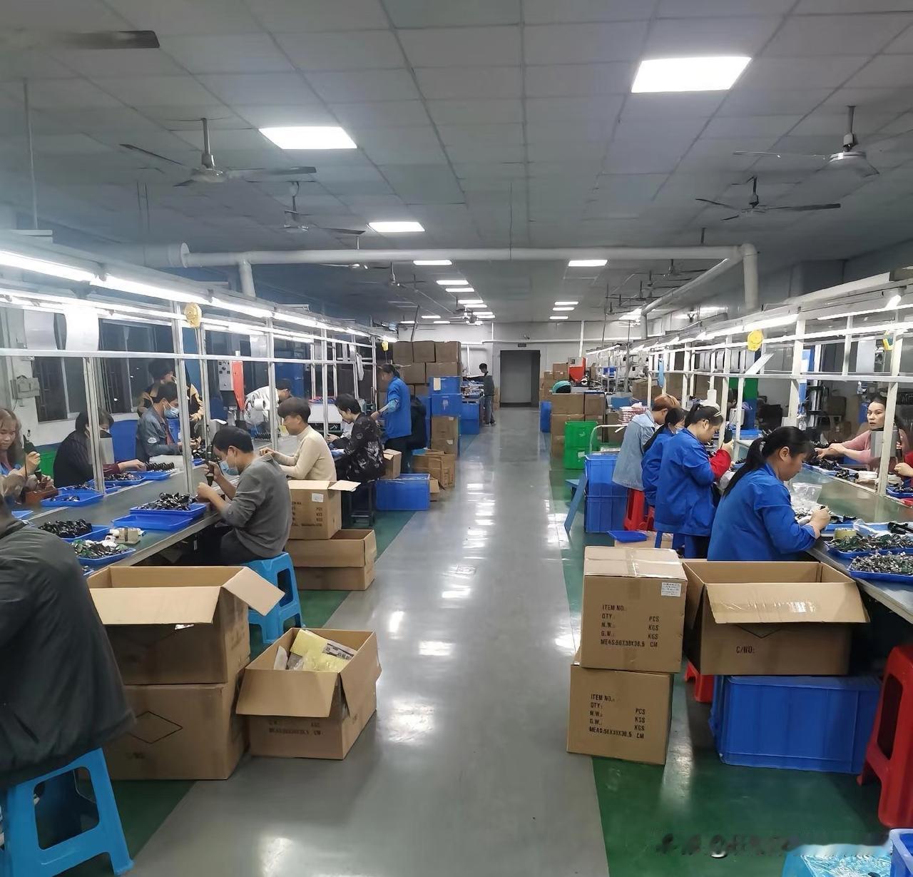 今天发工资了，静下心仔细一算，心里真不是滋味。
 
一个月31天，只休息4天，足