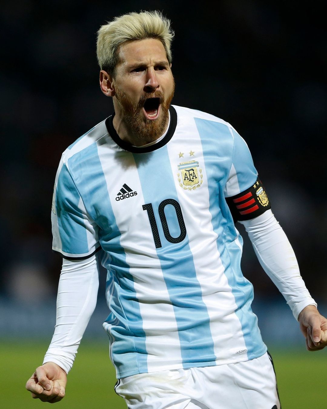 【[心][心][心]】阿根廷国家队官方ins：“超级赛亚人里奥🔥🥺谢谢你，鸟