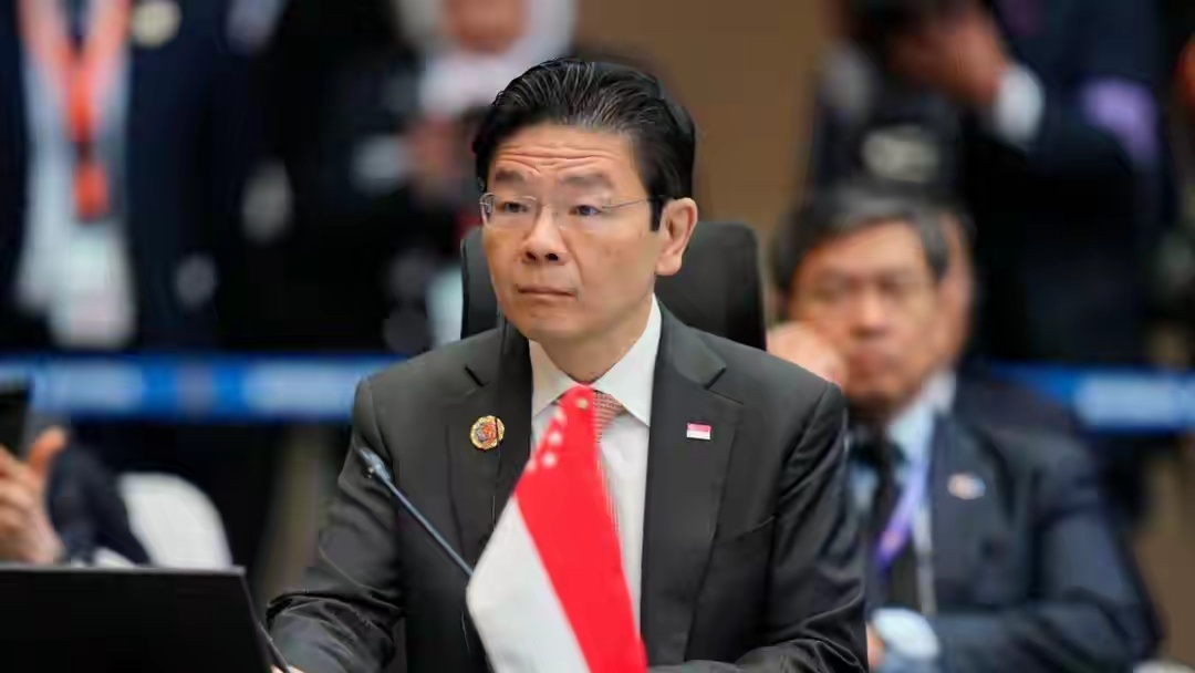 新加坡总理这是在拉偏架吗？近日在被问及高市早苗“台湾有事”言论是否明智时，黄循财