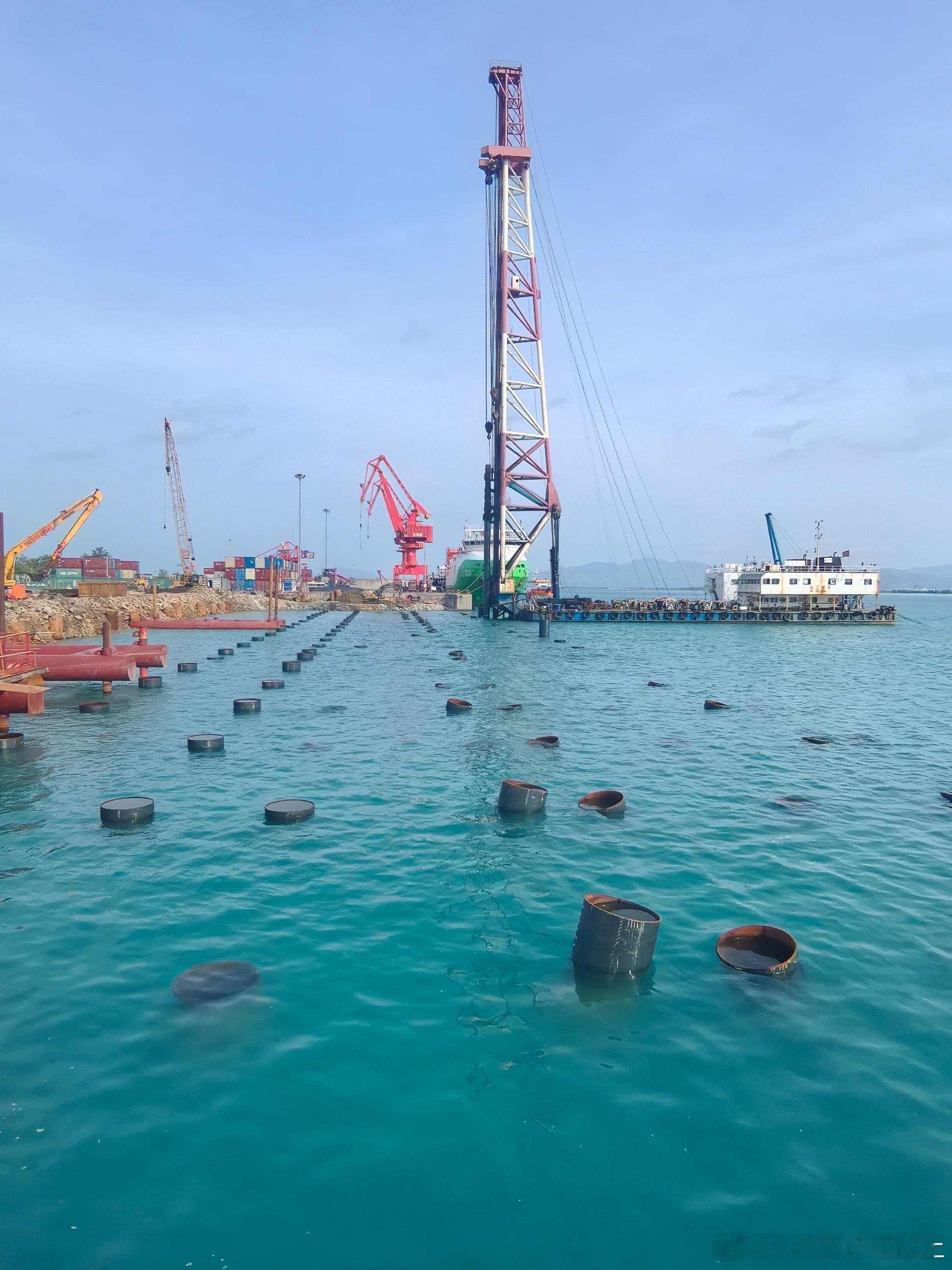 948快讯 【一个月完成168根桩！三亚南山港码头建设跑出“加速度”】“五一”期