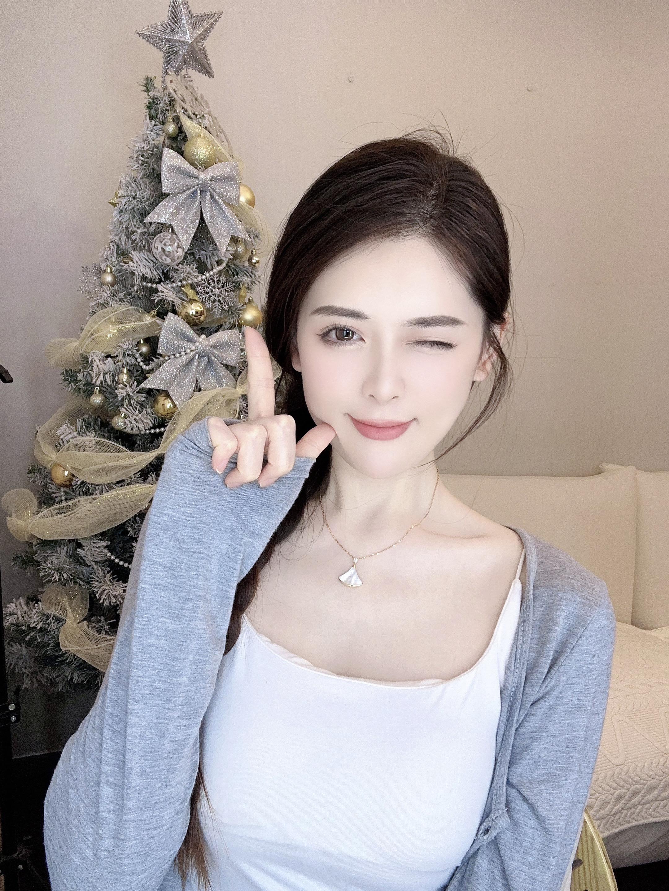 允许一切的遇见 不强求事物的发展 只需做好自己 爱你的人自会用自己的方...