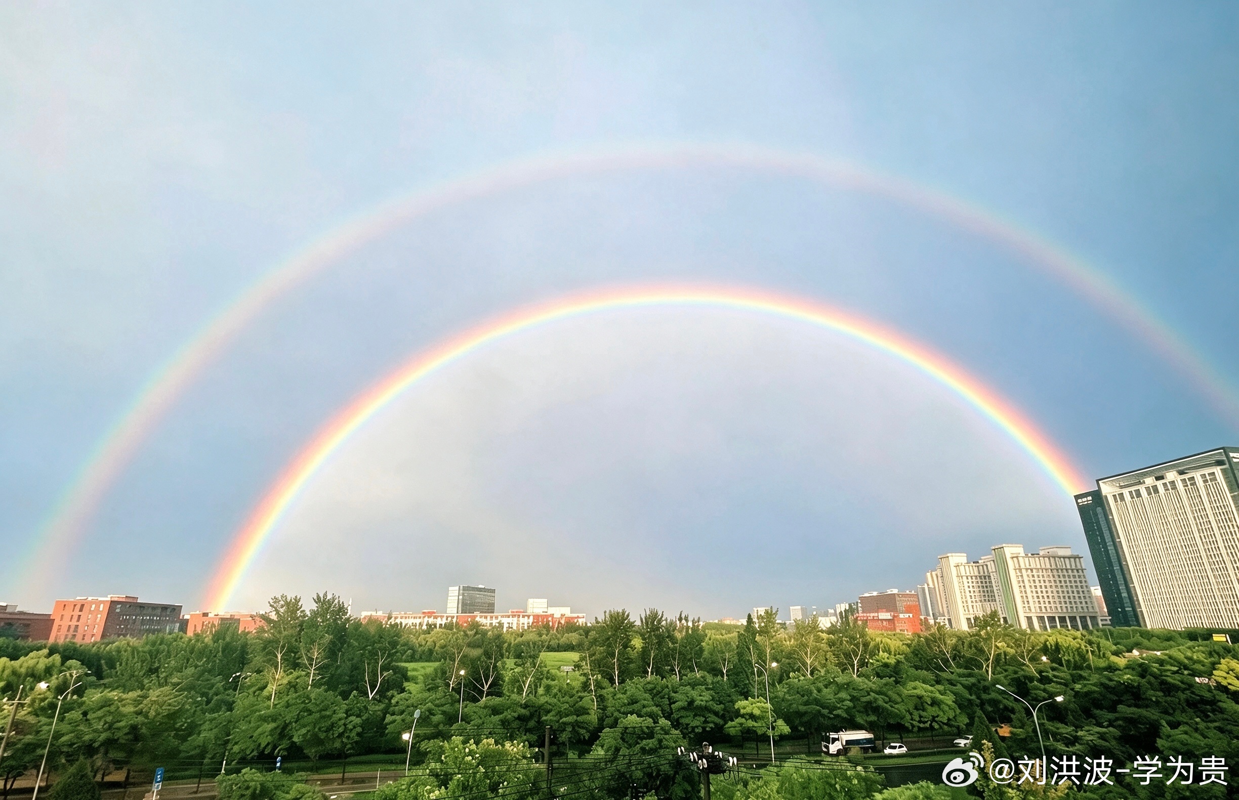 雨后双彩虹，接平安好运。北京暴雨