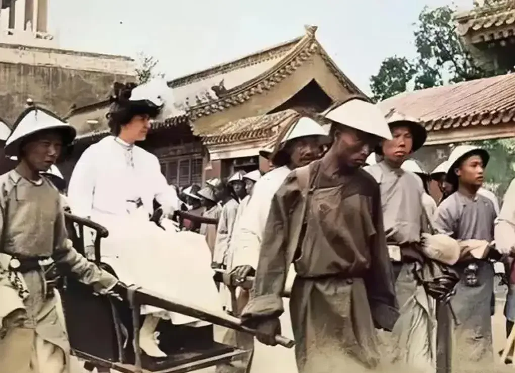 列强们又进宫来“联络感情”了