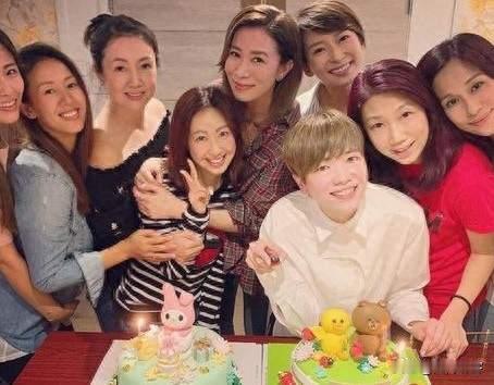 生日合照神情低落，钟丽淇被传入院，为何她恳请外界别猜测？