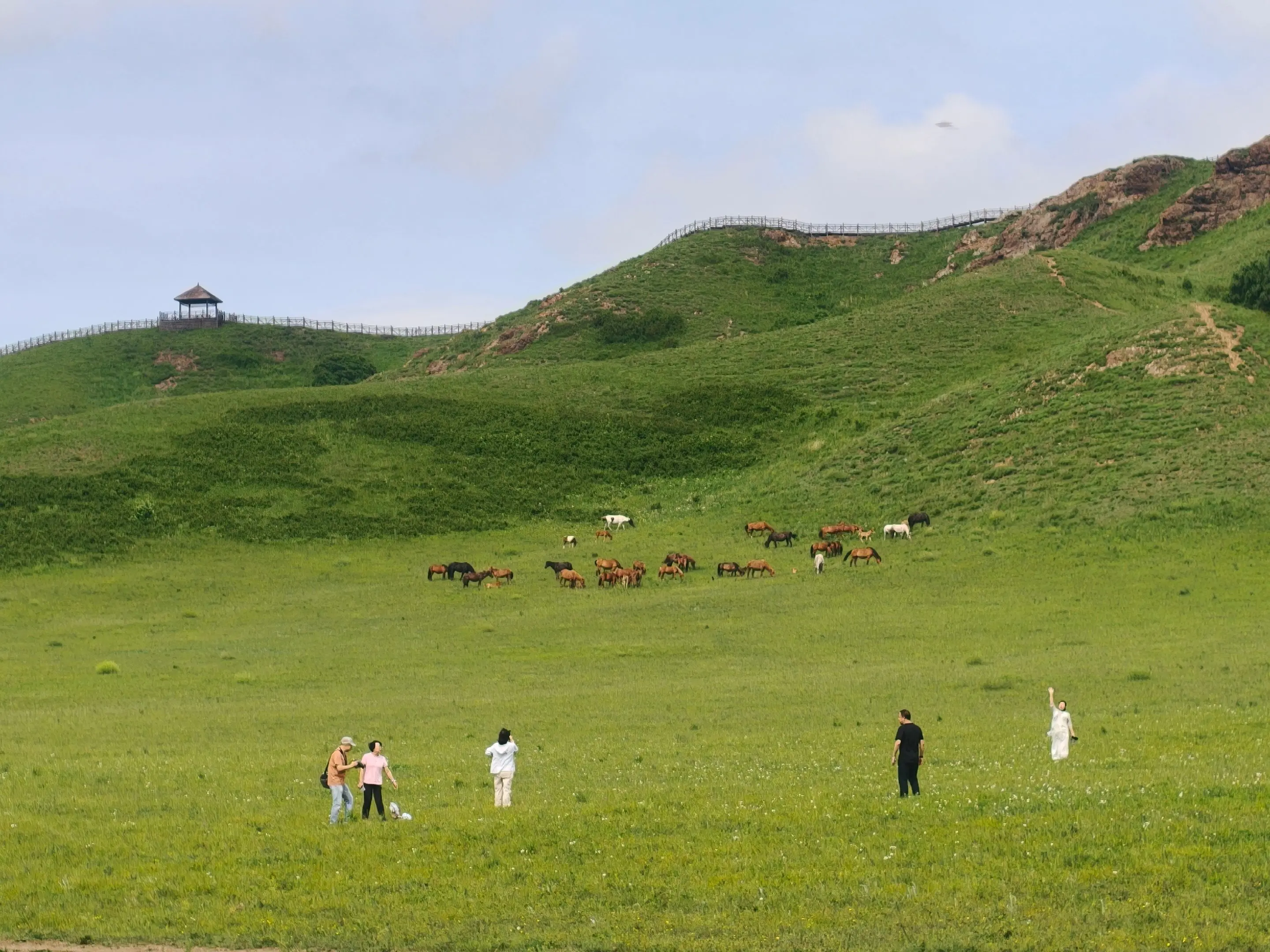 这地方叫欧洲风光区，我觉得这里不比欧洲差。阿尔卑斯山的风景也不错如此...