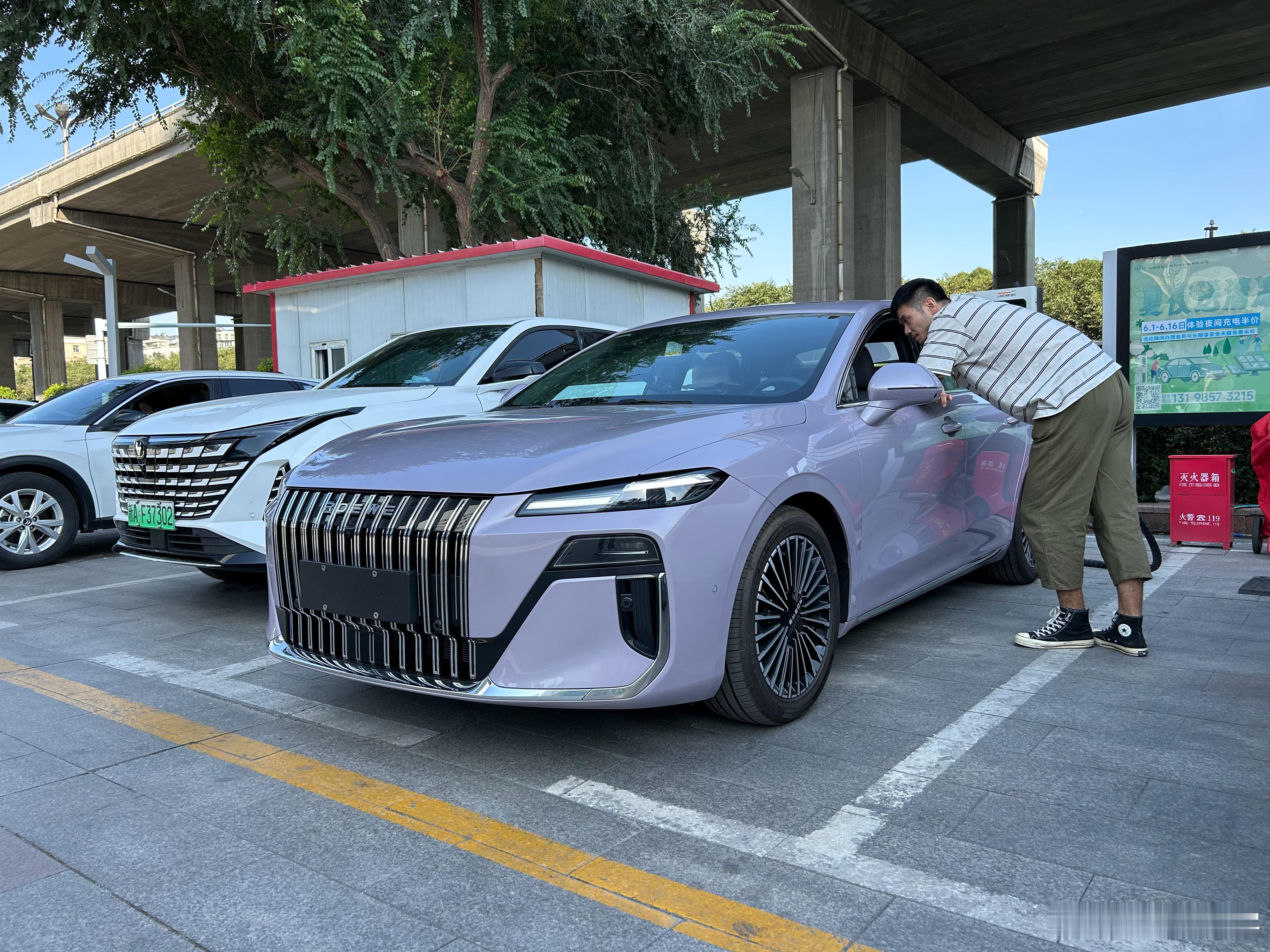 就次来新疆挑战满电满油环北疆一圈，看看能不能达上。上次在深圳实测亏电油耗是 3.