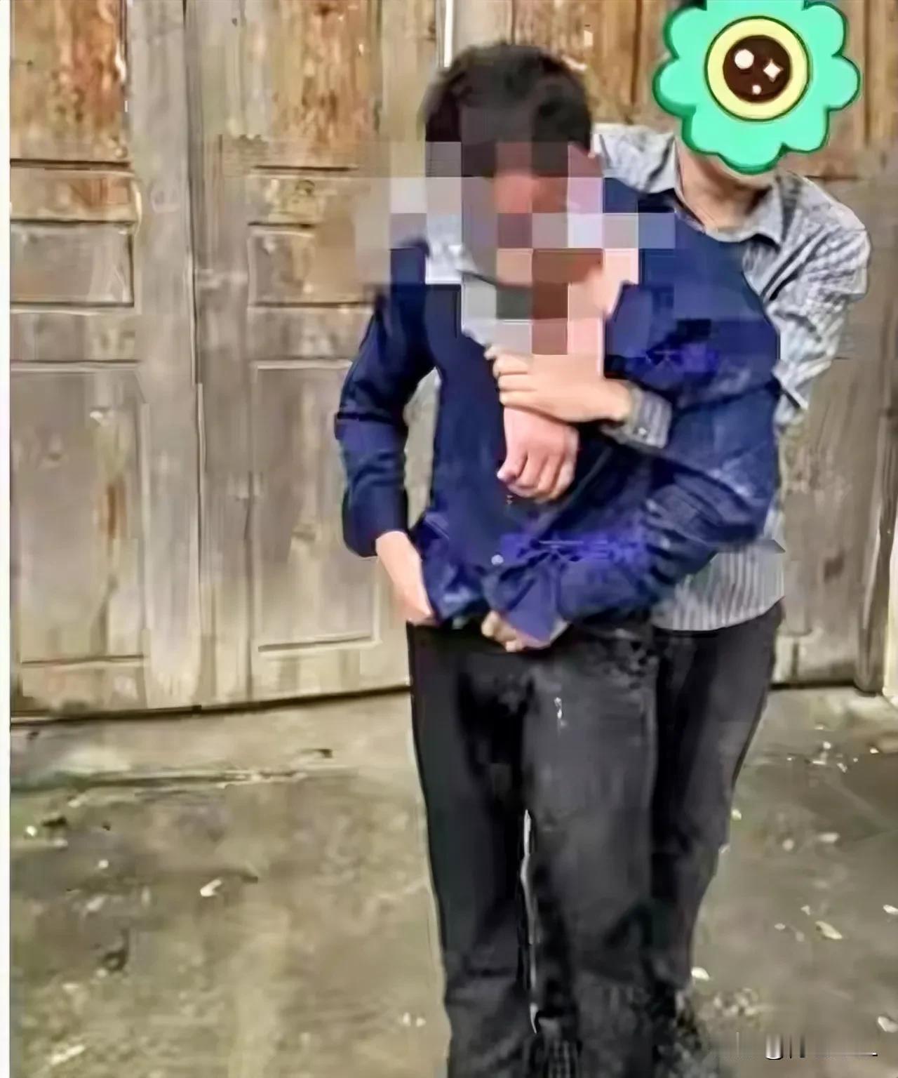 河南，男子發現老婆和別人有了不正當關係。追問之下，才知道情夫是同村的。老婆挖苦男