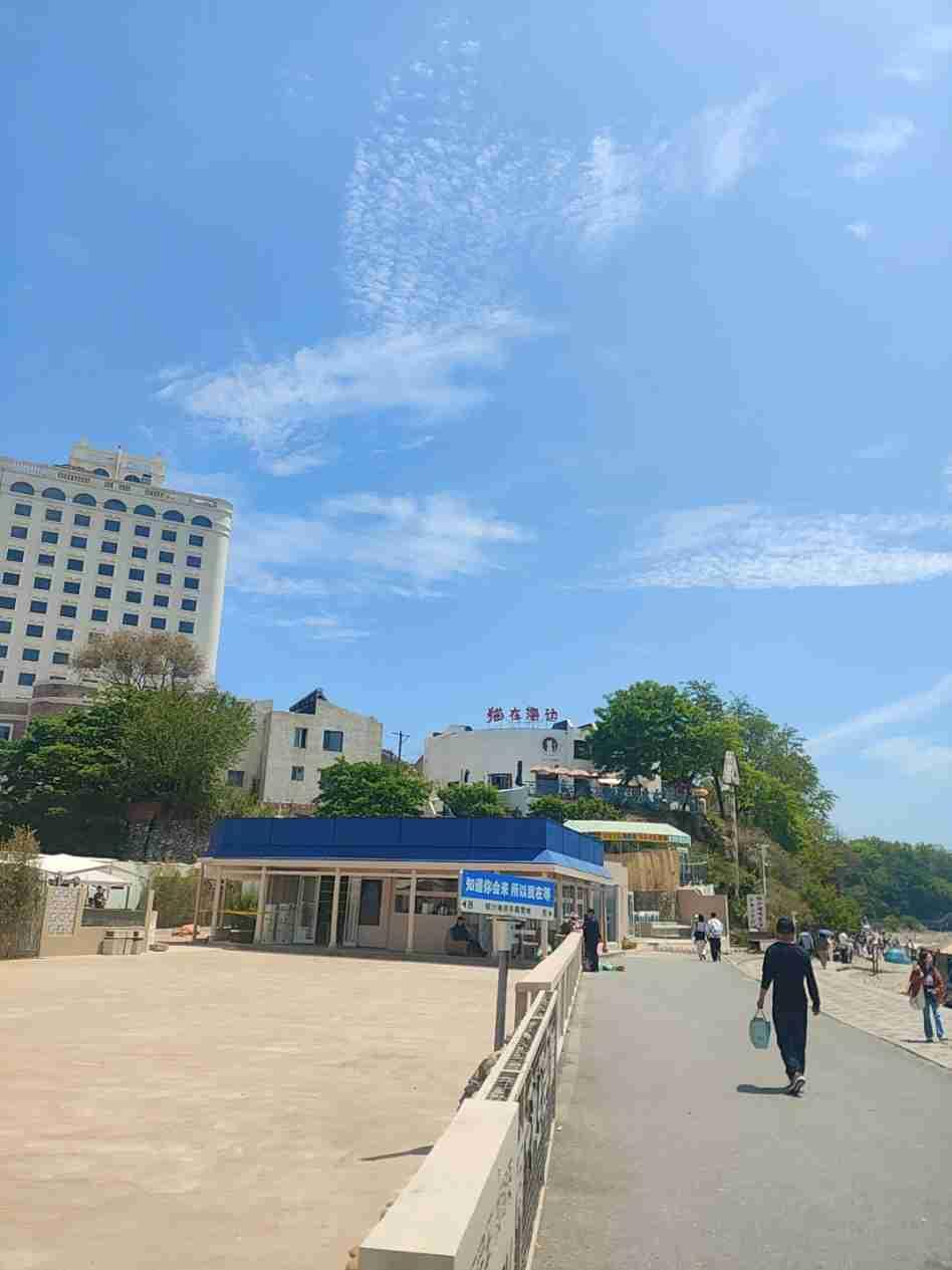 我的今日状态：🥲强颜欢笑
我这里的天气：🌤️多云
 ⚠️大连银沙滩最新“避坑