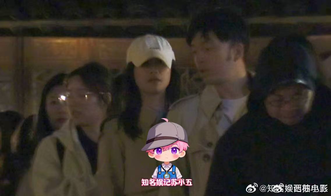 疑似蓝盈莹新恋情蓝盈莹和男子吃同一碗蛋糕 有八卦媒体拍到蓝盈莹外出看话剧，刚开始