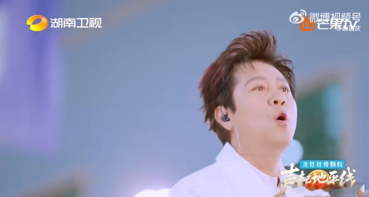 蔡国庆把吉祥的光送到了国外 他像一位带光的信使，把最地道的中国好运，悄悄塞进每个